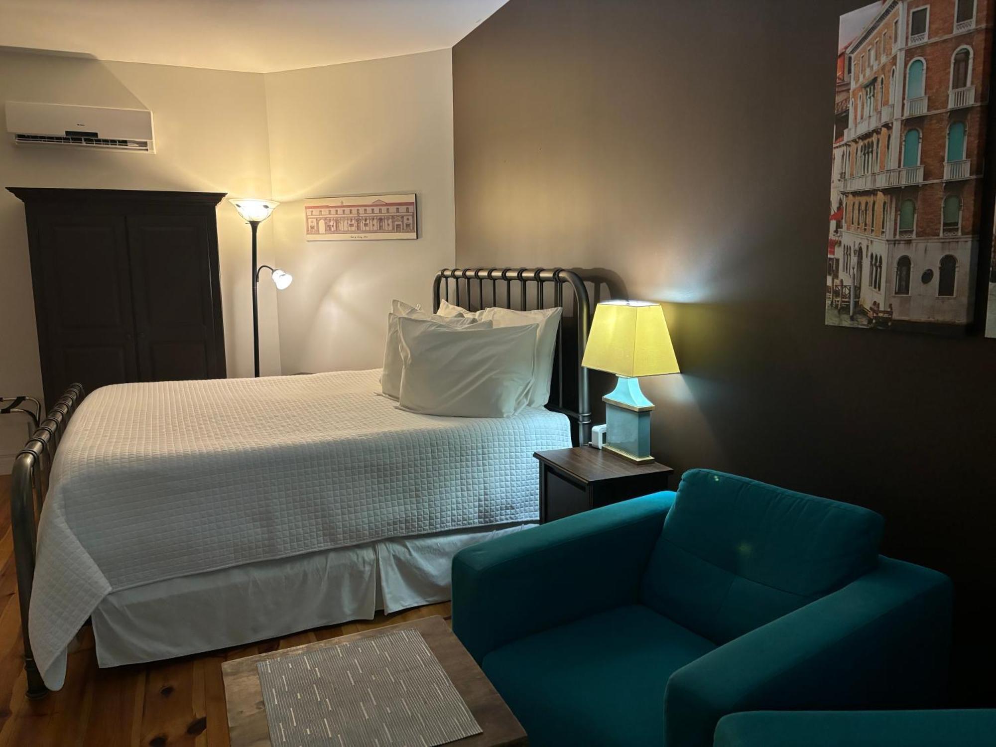 Belle De Nuit Hotell Wakefield Exteriör bild